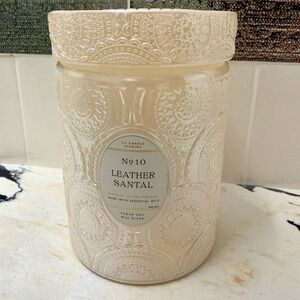 Leoben Company No 10 Leather Santal Candle - 510 g